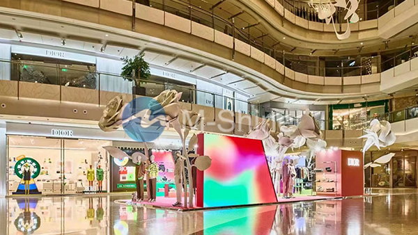 P3不規(guī)則LED顯示屏，迪奧專賣店，中國